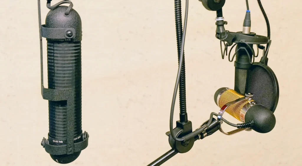 Das „Ultimative“ Vocal-Setup im MAZE music Studio
Links: AEA R88 Stereo-Bändchenmikrofon (2 Achterkapseln im 90°-Winkel)
rechts oben: Sanken CU-44X MK II, unten.: AEA R84 A